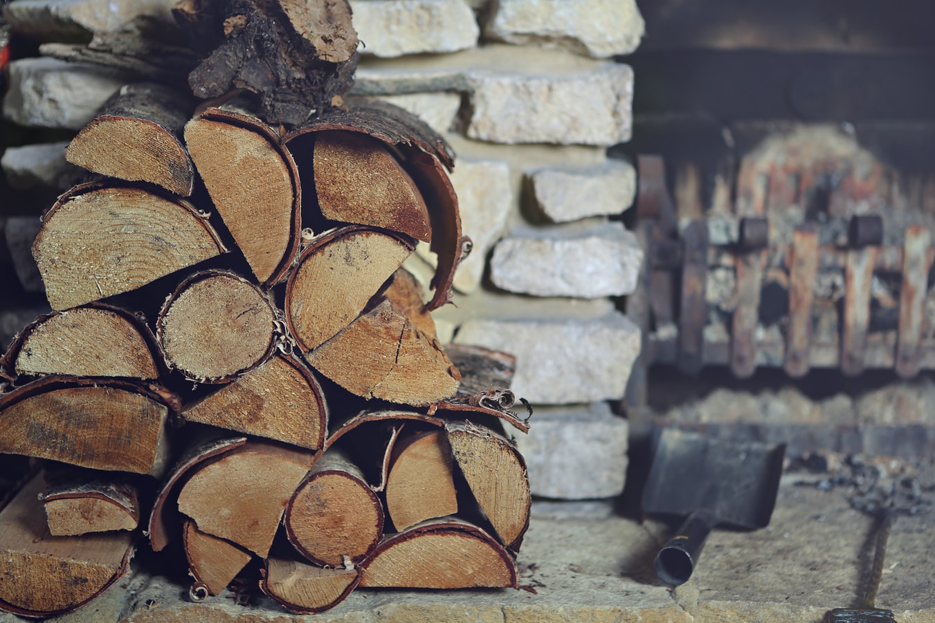 Log-Barn Kiln Dried Logs & Firewood, Delivered Throughout The UK!